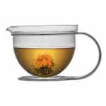 Losse theebloemen in kop