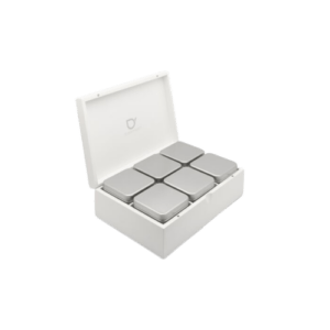 184015 Theedoos met theeblikken wit