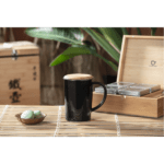 Theemok zwart met filter en deksel sfeer tafel